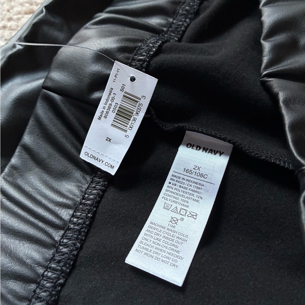 Old Navy faux leather leggings - Picture 3 of 3